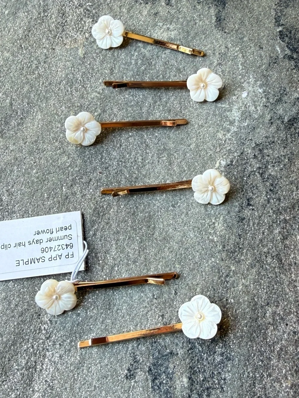 New🌟Free People-Summer Days  White Flower Bobby Pins - Set of 6